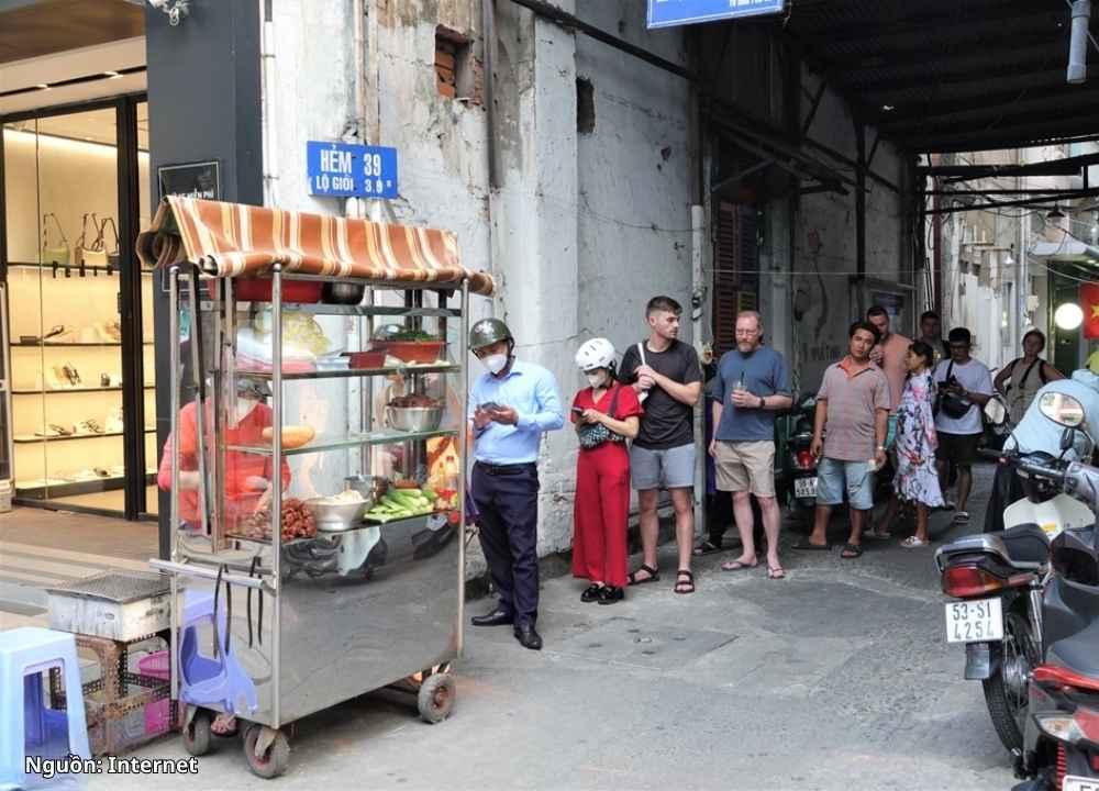 Chiến Lược Chọn Mặt Bằng Vỉa Hè Chìa Khóa Thành Công Từ Sa2